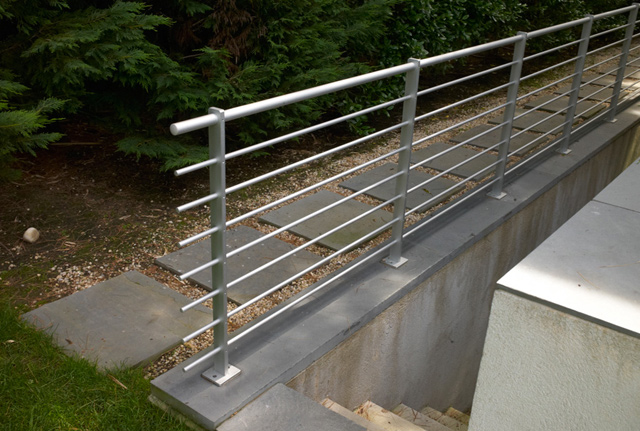 Exterior railing